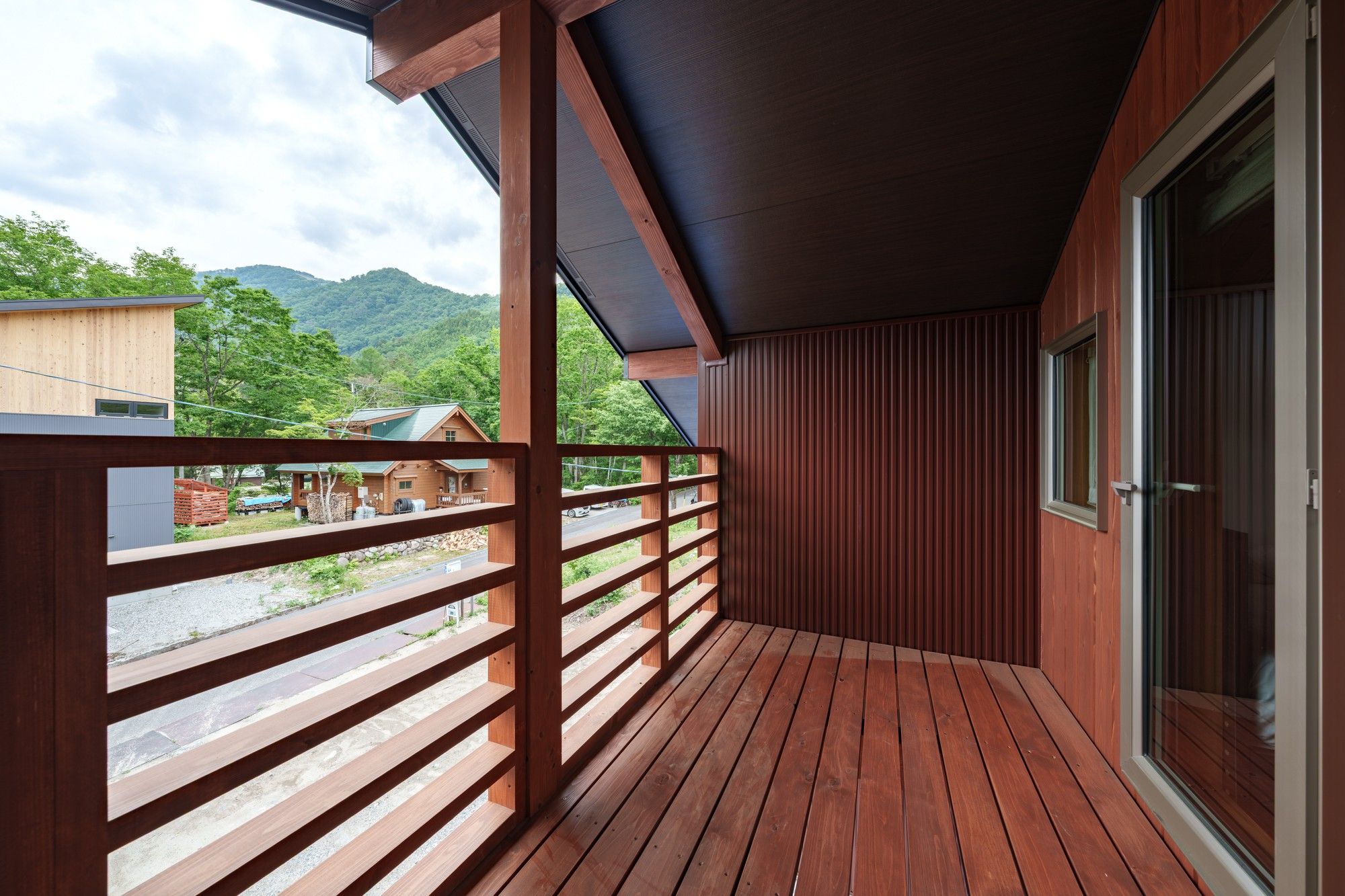 Cocoro Hakuba2のウッドデッキ